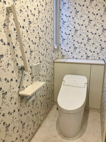 上高田戸建のトイレ