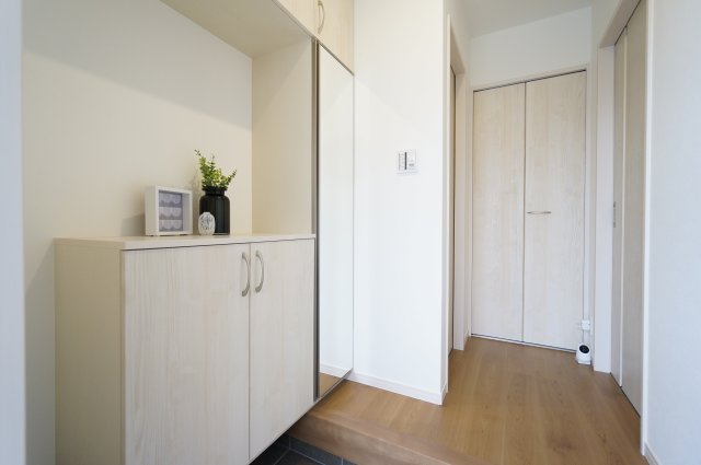 京都市右京区嵯峨蜻蛉尻町の玄関|シューズボックス完備の玄関です！