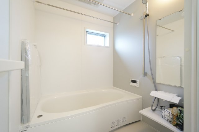 京都市右京区嵯峨蜻蛉尻町の浴室|浴室乾燥機付きユニットバス。天気の悪い日のお洗濯も安心です！