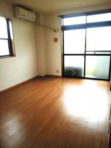 メゾンレフォ－ルの居間・リビング