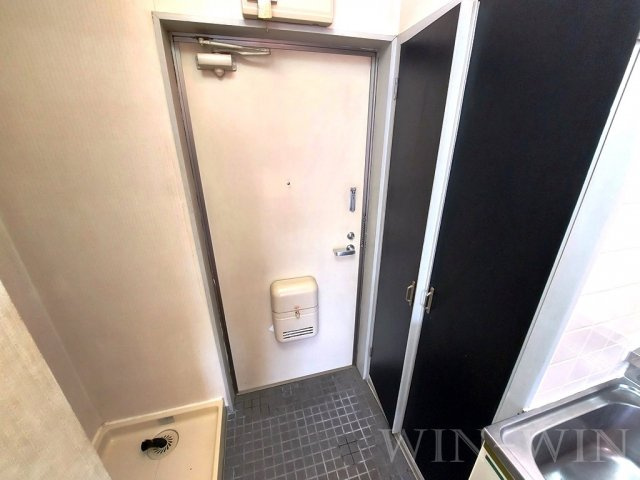 キャンパスシティー弥生の玄関