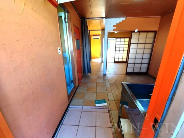 泉ハイツの玄関