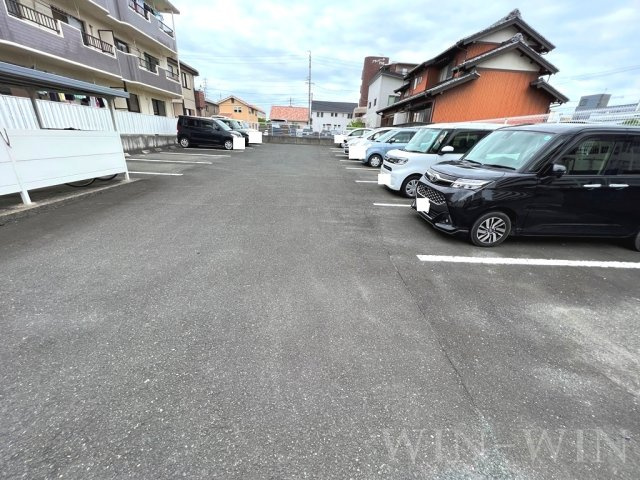 ジョイハーベストの駐車場