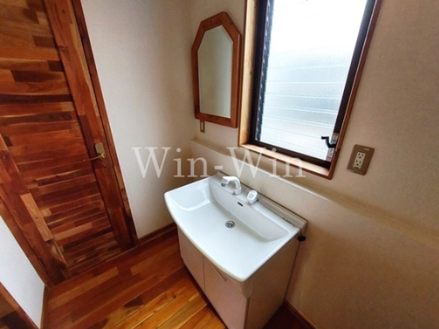 大手ビル A棟の独立洗面台|同型タイプ