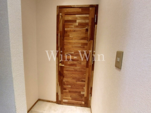 大手ビル A棟の玄関|同型タイプ