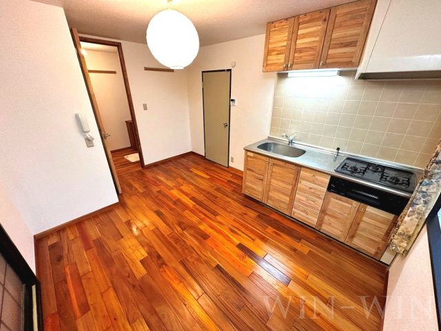 ユトリロ一色町 Aの居間・リビング|イメージ（同建物内別部屋の写真です）