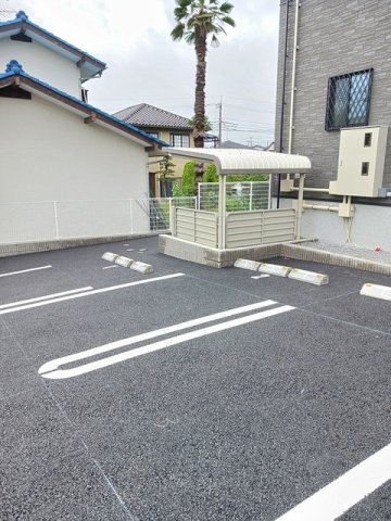 コンフォートDの駐車場