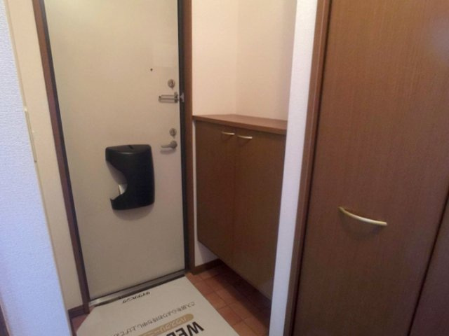 フローラ山口の玄関