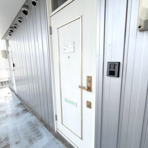 ハイツプラタナス1号館の玄関