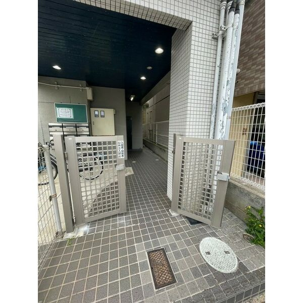 リアライズ塩屋のエントランス