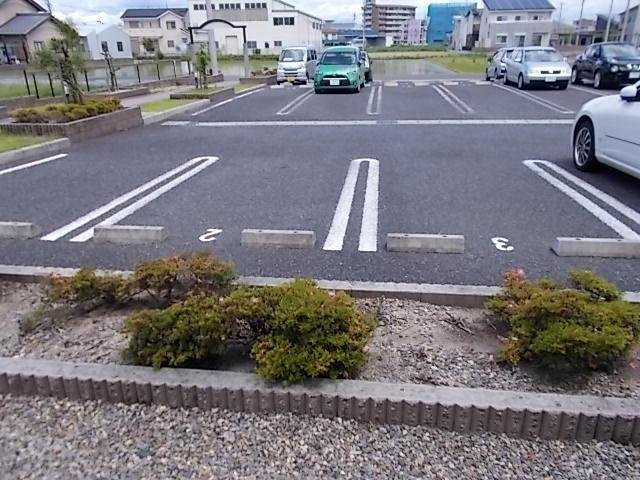 グラン・コートの駐車場