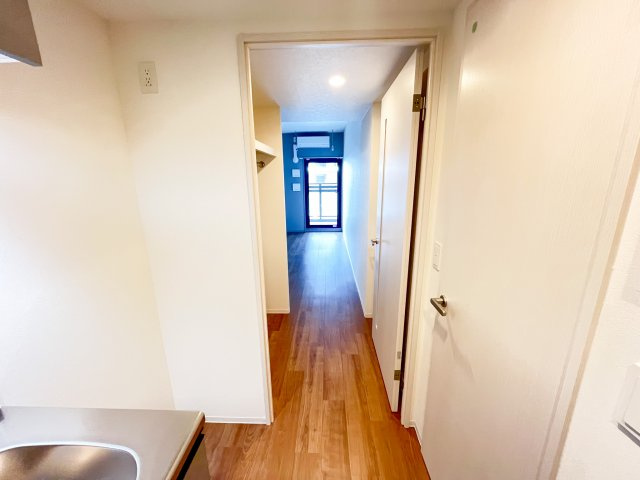 ファーストフィオーレ九条Ⅱの玄関