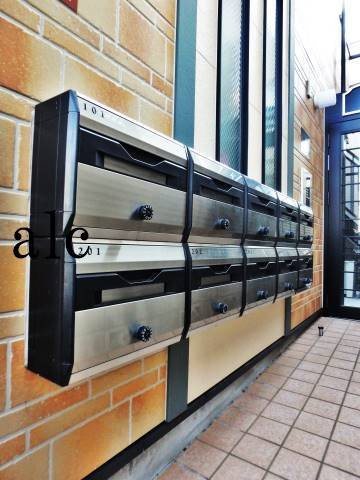 百合ハウスのロビー|ゆとりのあるロビーです