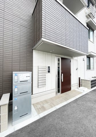 徳島市南島田町２丁目のアパートのエントランス