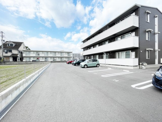 徳島市南島田町２丁目のアパートの駐車場