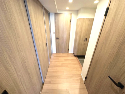 【内装】 | パストラルハイム豊中 | 木目調のフローリングや建具が、柔らかな印象を与えてくれています。ぜひ一度、現地をご覧ください。