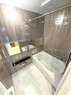 【浴室】 | パストラルハイム豊中 | 居心地の良い空間で、毎日のバスタイムも楽しみに！湯船に浸かって、今日の出来事をお子様と振り返る満ち足りたひと時をお過ごしください。