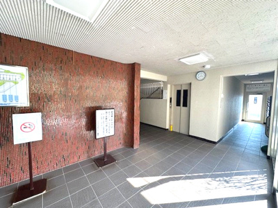 【ロビー】 | パストラルハイム豊中 | 共有部分はきれいに管理されています！チラシなどのゴミは落ちておらず、管理の良さがうかがえますね。