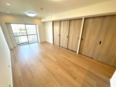 【居間・リビング】 | パストラルハイム豊中 | 南東面から暖かい陽光差し込むLDK。明るく開放的な空間で、家族団らんのひと時をお過ごしいただけます！