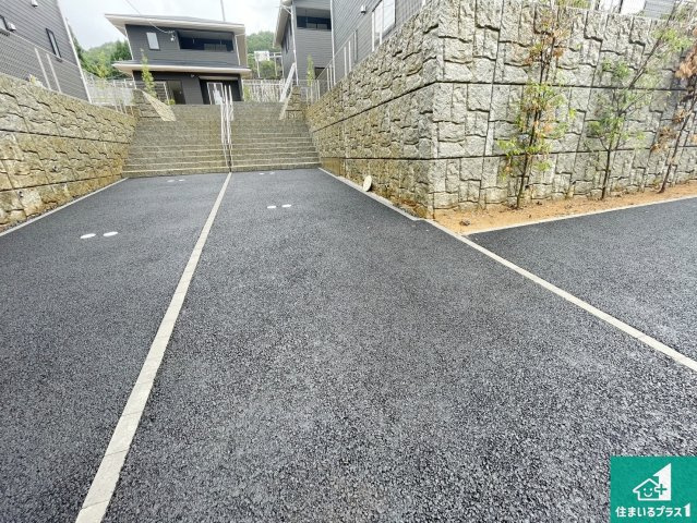 京都市北区西賀茂蟹ケ坂町　第1期　新築一戸建ての駐車場|駐車スペース！散水栓があるので、こまめに愛車を洗えます！