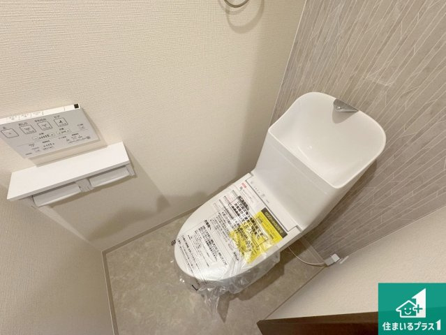 尼崎市西昆陽　新築一戸建てのトイレ|1・2階の2ヶ所にあるので、朝の忙しい時間の順番待ちもなく、深夜の利用にも大変便利です。