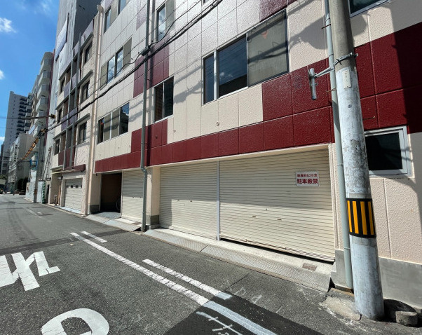 コンフォートビルの外観|前面の通りです☆