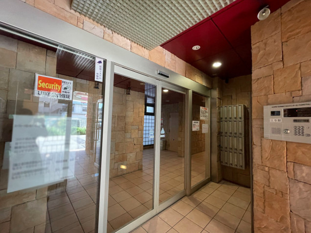 コンフォートビルのエントランス|ゆとりのあるエントランスです