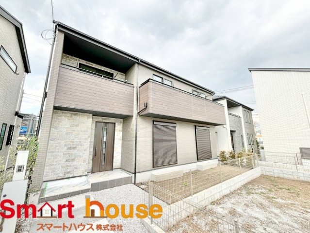 相模原市緑区大島　新築全４棟！の外観|外壁が周囲の街並みと青空に生えるお洒落な仕上がり！周囲には高い建物のないエリア。青い空が大きく感じますね。