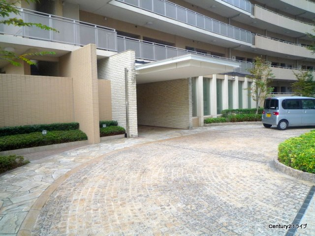 【エントランス】 | リーデンススクエア宝塚リバージュ