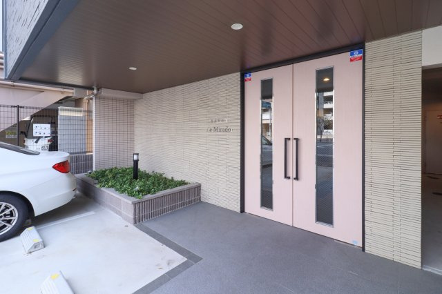 サヴォイ ル・ミラドール　12階のエントランス