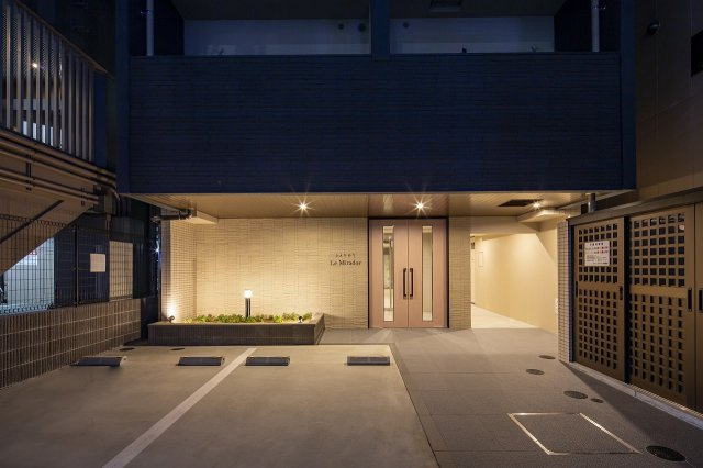 サヴォイ ル・ミラドール　12階のエントランス