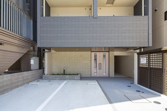 サヴォイ ル・ミラドール　12階の駐車場