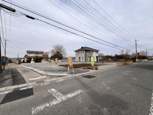 新築　太田市鶴生田町第4　Livele  Garden.S　1号棟の前面道路含む現地写真|西側接道幅員約4ｍ			
	