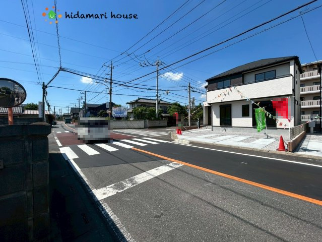 伊奈町寿4期　新築戸建　グラファーレ01の前面道路含む現地写真