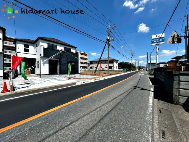 伊奈町寿　4期　新築戸建　グラファーレ02の前面道路含む現地写真