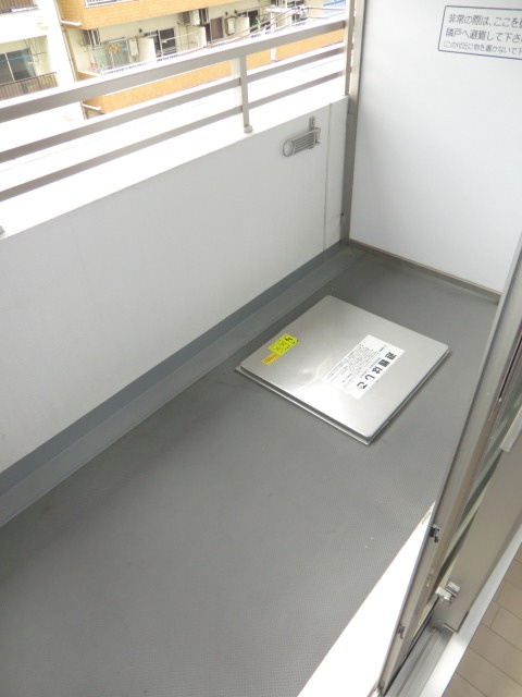 大阪市淀川区新北野１丁目の賃貸マンションのバルコニー