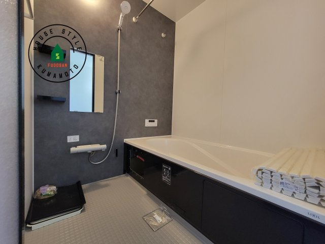 熊本市東区新外3丁目第1-2棟（1号棟）　の浴室|1日の疲れを癒してくれる広々バスルーム。雨の日のお洗濯にも大活躍な浴室乾燥機付です！