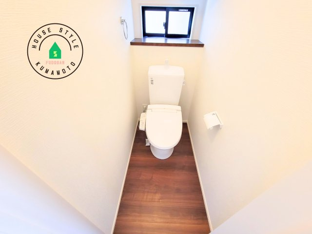 熊本市東区新外3丁目第1-2棟（1号棟）　のトイレ|温水洗浄便座を完備しております。2ヶ所にトイレがあるのは朝の慌ただしい時間も安心です。