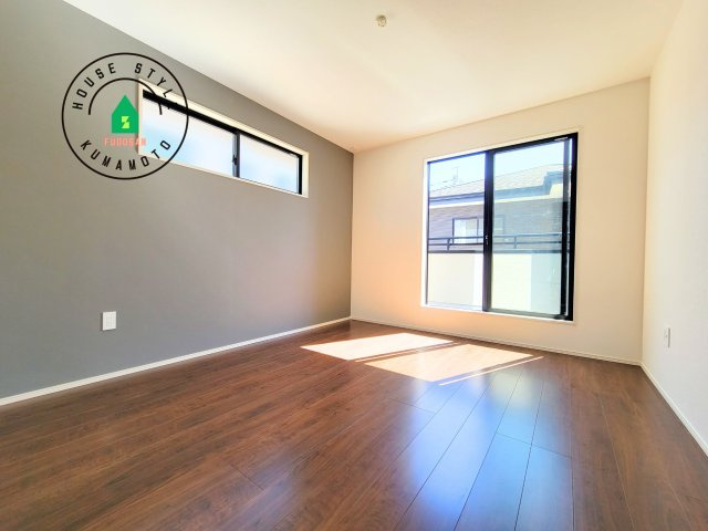 熊本市東区新外3丁目第1-2棟（1号棟）　の寝室|主寝室には収納力に優れたクローゼットがありますので、お部屋もすっきり片付きます。