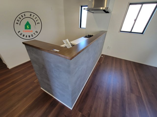 熊本市東区新外3丁目第1-2棟（1号棟）　のダイニング|キッチンから立ち込める香りが今日の料理を期待させます。