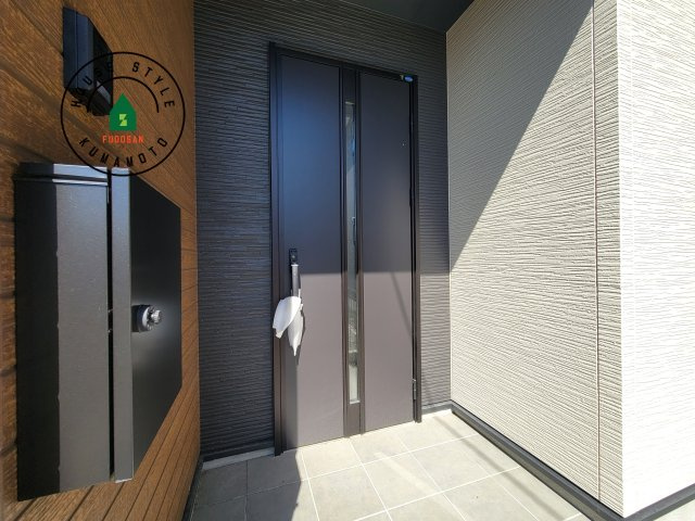 熊本市東区新外3丁目第1-2棟（1号棟）　の玄関|おでかけの時も帰った時も、「我が家」を最初に感じでもらえる素敵な空間に。