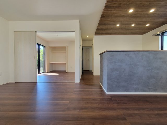 熊本市東区新外3丁目第1-2棟（1号棟）　の居間・リビング|多くの時間を過すことになるリビングだからこそ、いつも穏やかな空間・解放感が味わえ毎日が充実します。