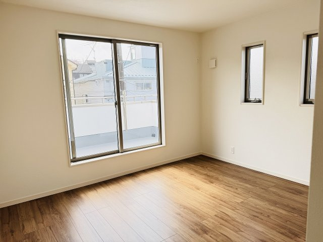 八王子市　絹ケ丘　新築一戸建て　５期の寝室|～2階バルコニーに面している7.75帖の主寝室です～