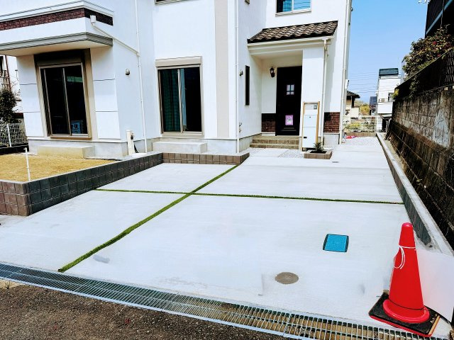 八王子市　絹ケ丘　新築一戸建て　５期の駐車場|～並列2台駐車可能カースペース付き～