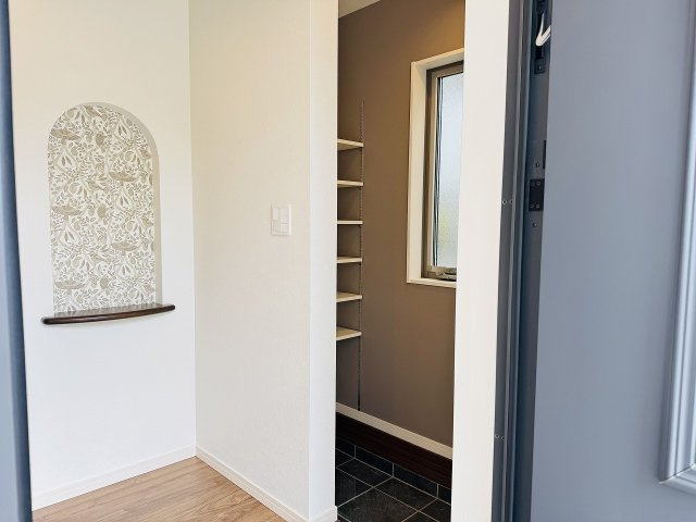 八王子市　絹ケ丘　新築一戸建て　５期の玄関|～シューズインクローク付き　物が溢れがちな玄関をスッキリとした状態に保てます～