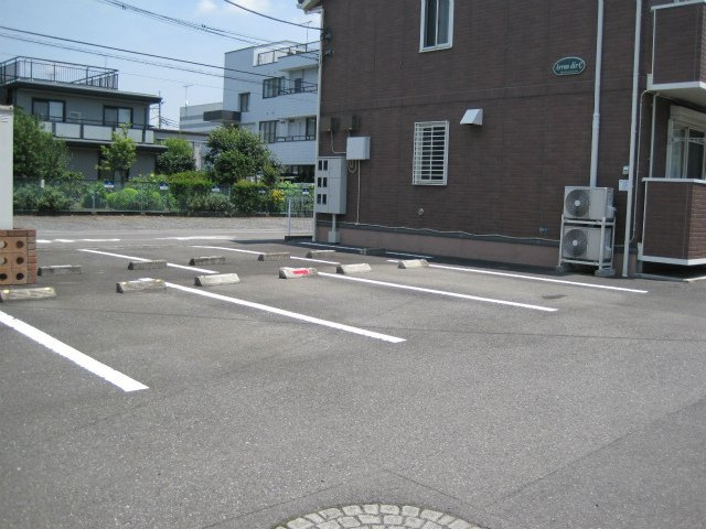 アロンディール　Ｃの駐車場