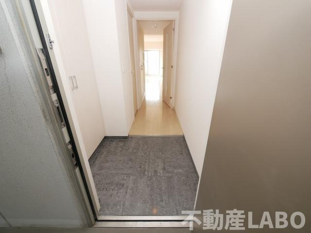 南堀江アパートメントシエロの玄関