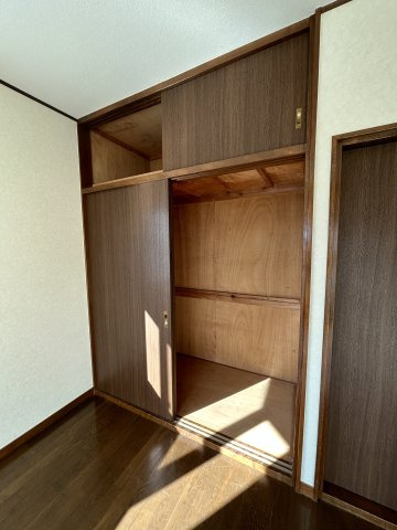 神谷3丁目住宅の収納|各居室に収納があり、荷物をまとめて収納できます