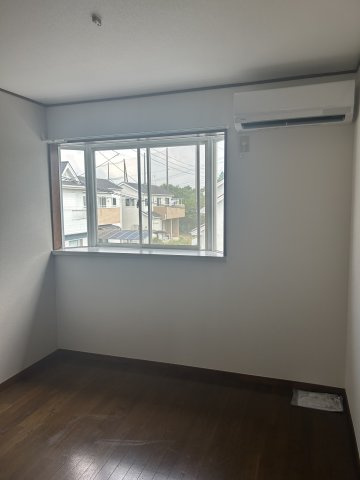 神谷3丁目住宅の洋室|4.5帖洋室　子供部屋にも使い勝手の良い広さです
エアコン交換しました