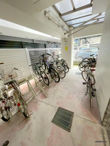 アビテ北御堂　仲介手数料無料の駐車場